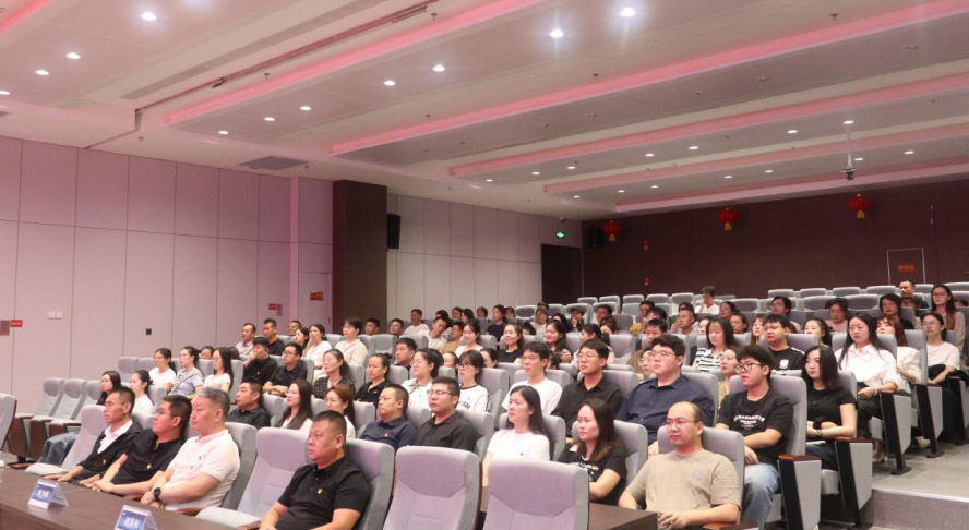 emc易倍集团｜观阅兵盛况 汲奋进实力 驱动企业高质量生长